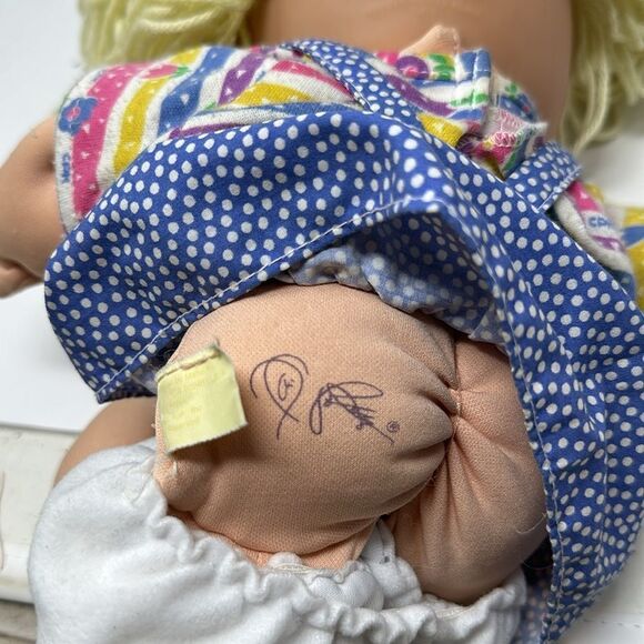 Cabbage Patch Kid Mattel 1995 First Edition Yellow hair Green eyes - Picture 5 of 5